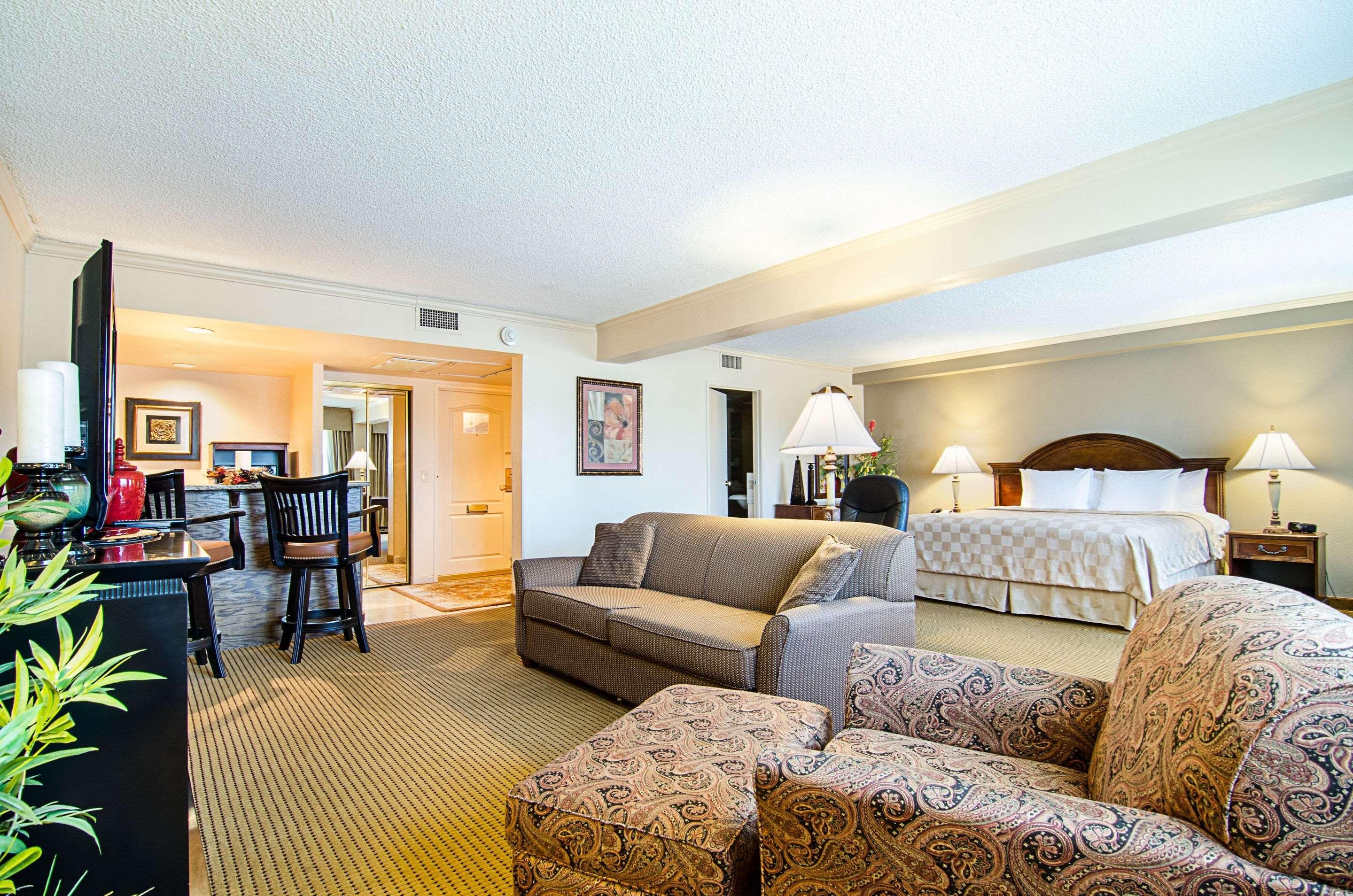 Clarion Inn Гардън Сити Екстериор снимка