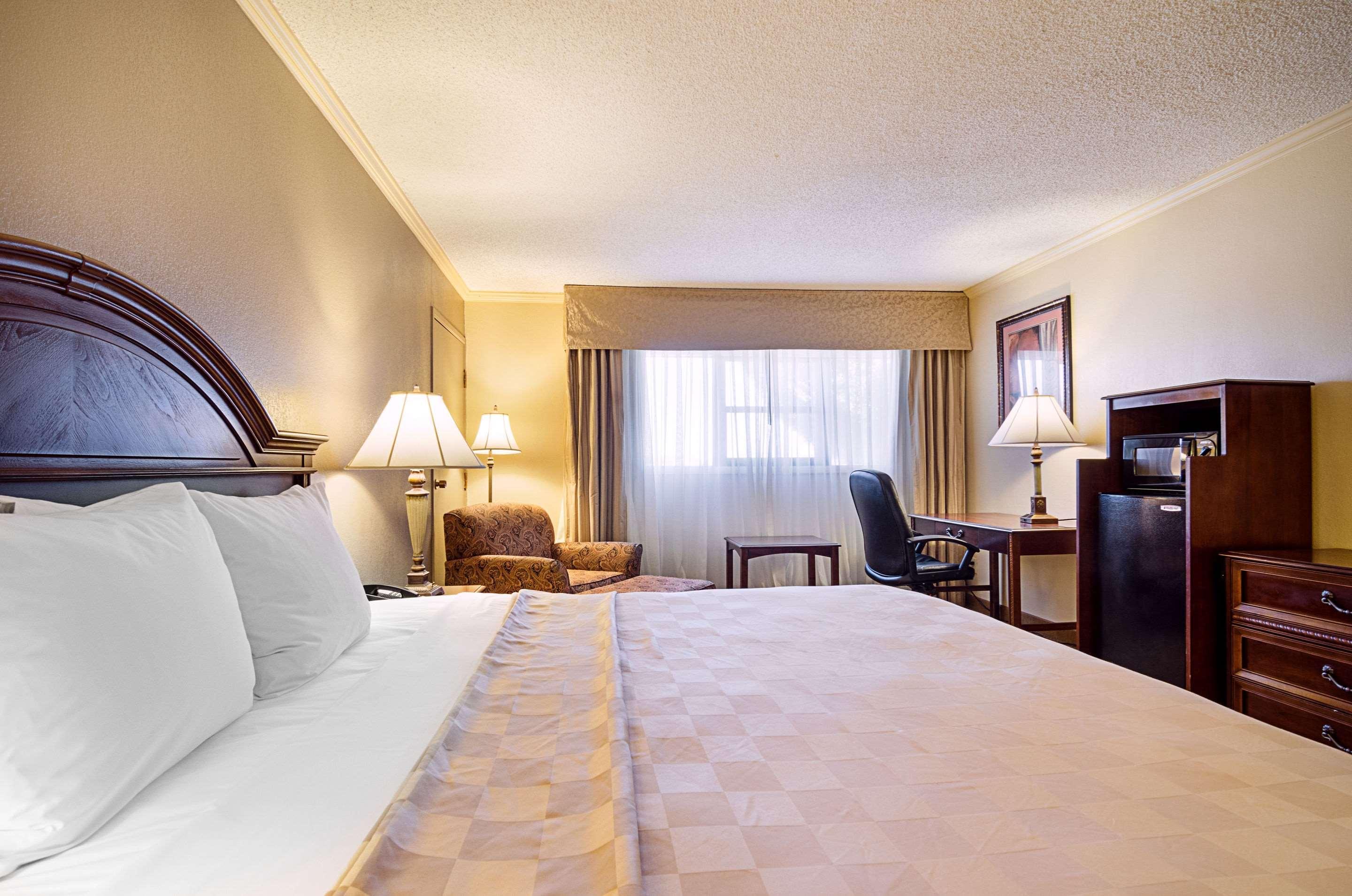 Clarion Inn Гардън Сити Екстериор снимка