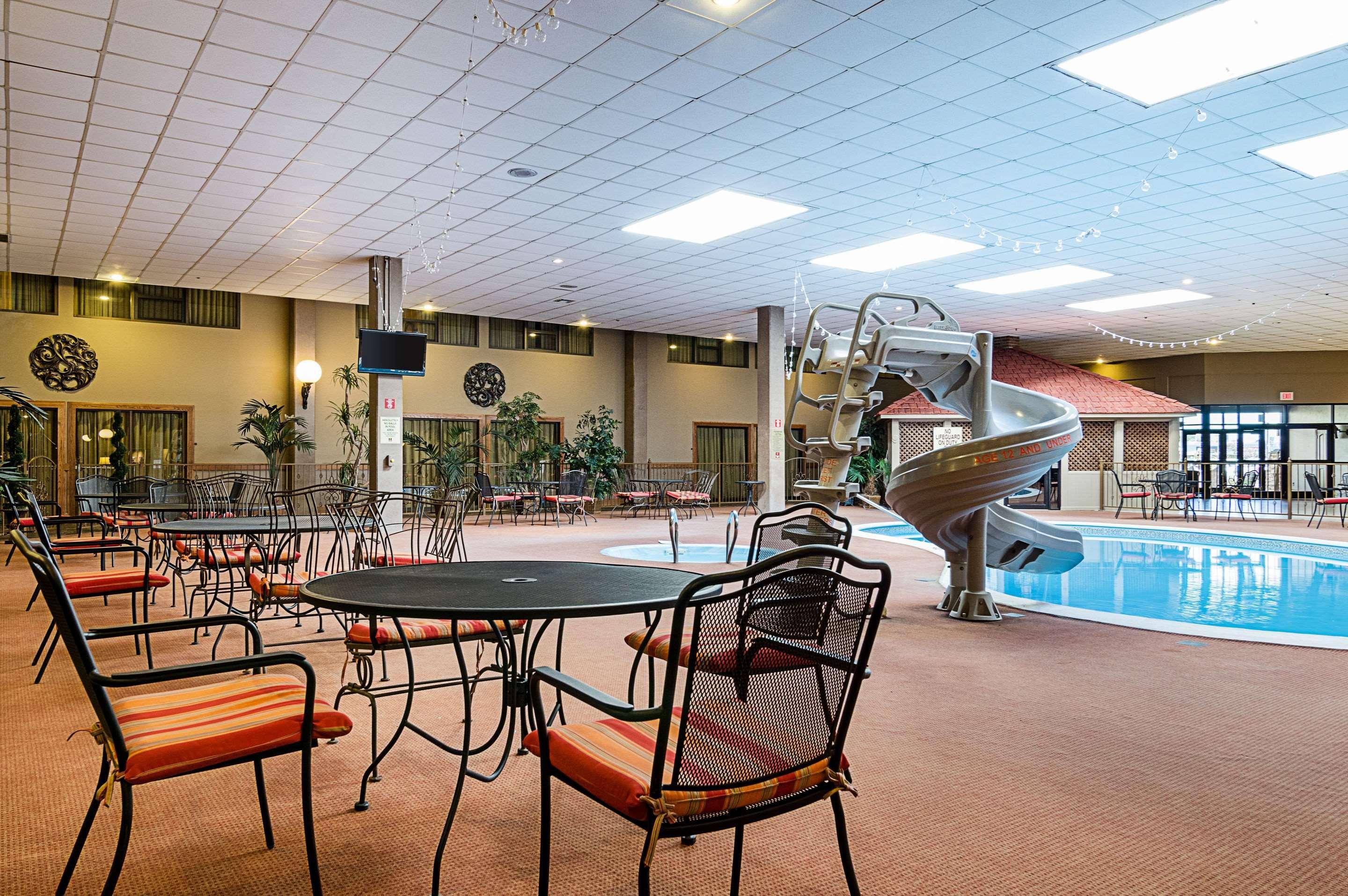 Clarion Inn Гардън Сити Екстериор снимка