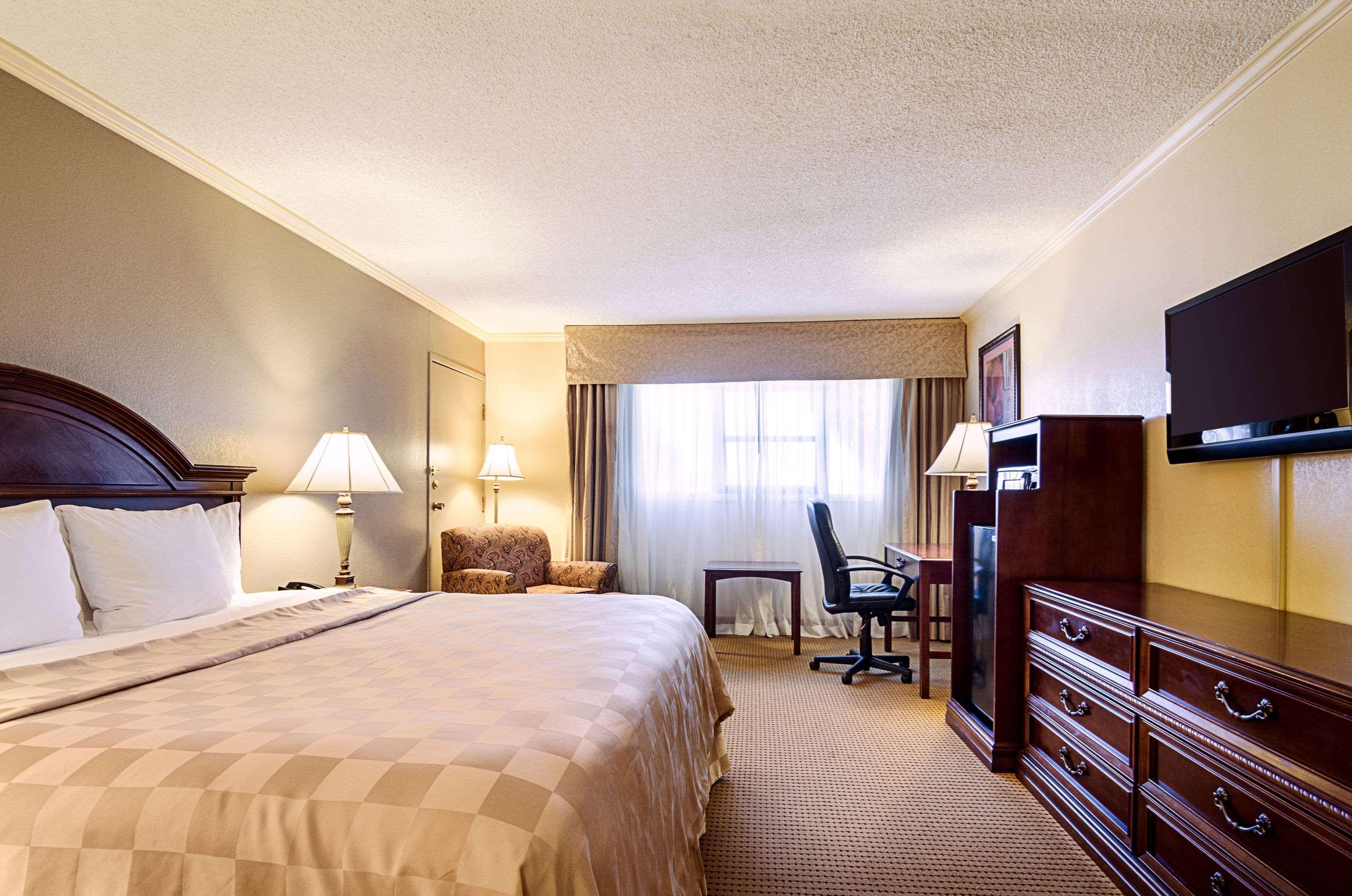 Clarion Inn Гардън Сити Екстериор снимка