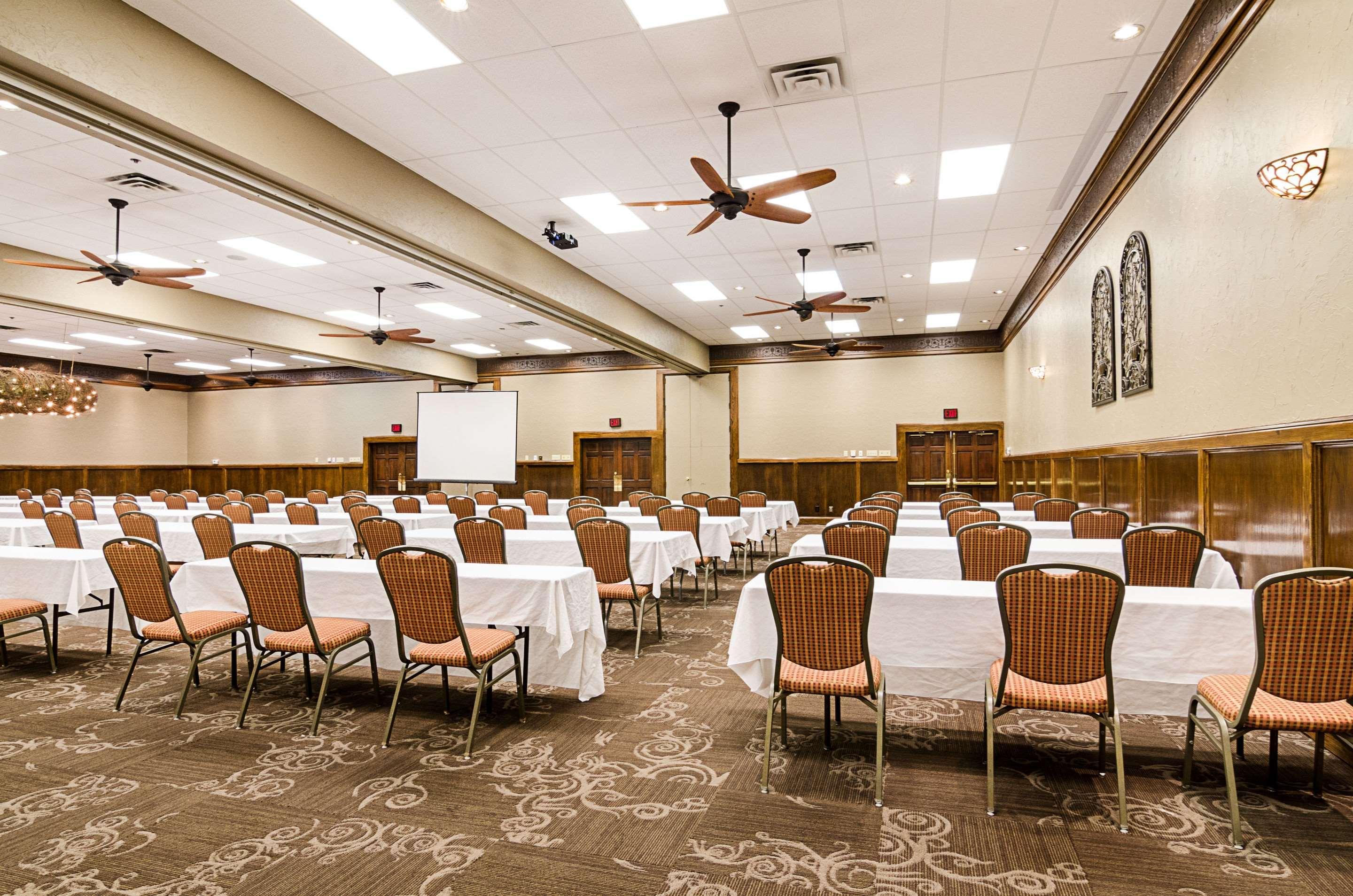 Clarion Inn Гардън Сити Екстериор снимка