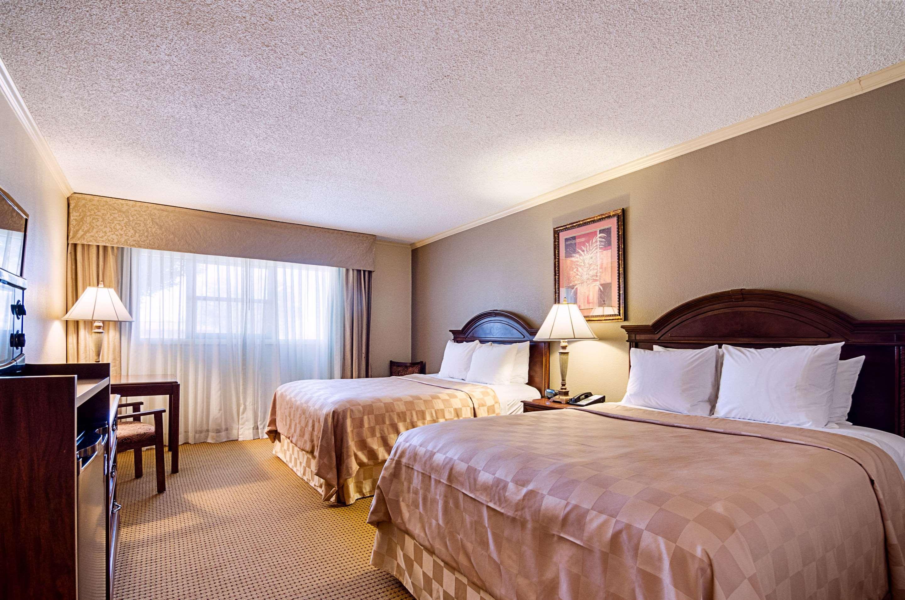 Clarion Inn Гардън Сити Екстериор снимка