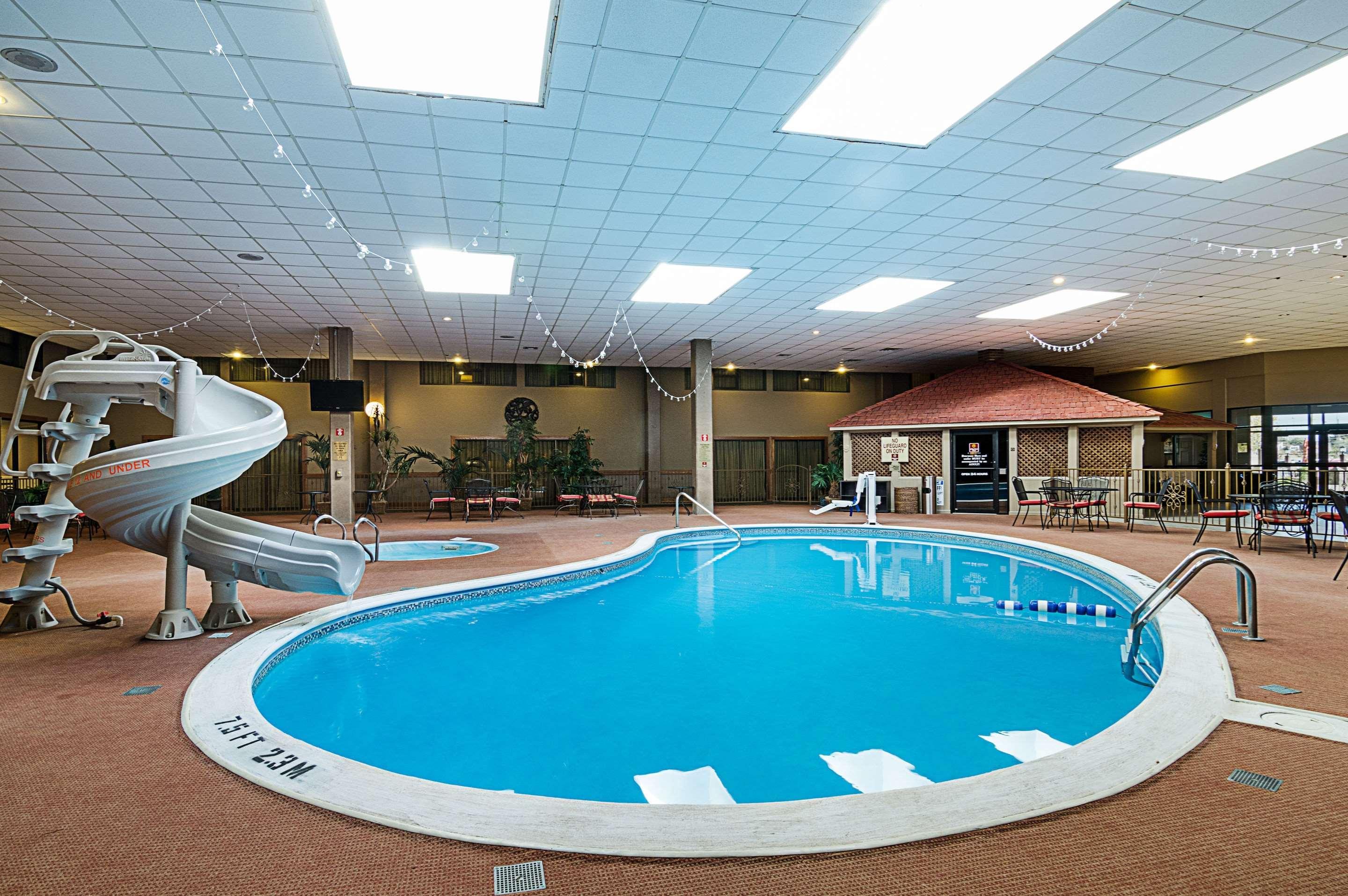 Clarion Inn Гардън Сити Екстериор снимка