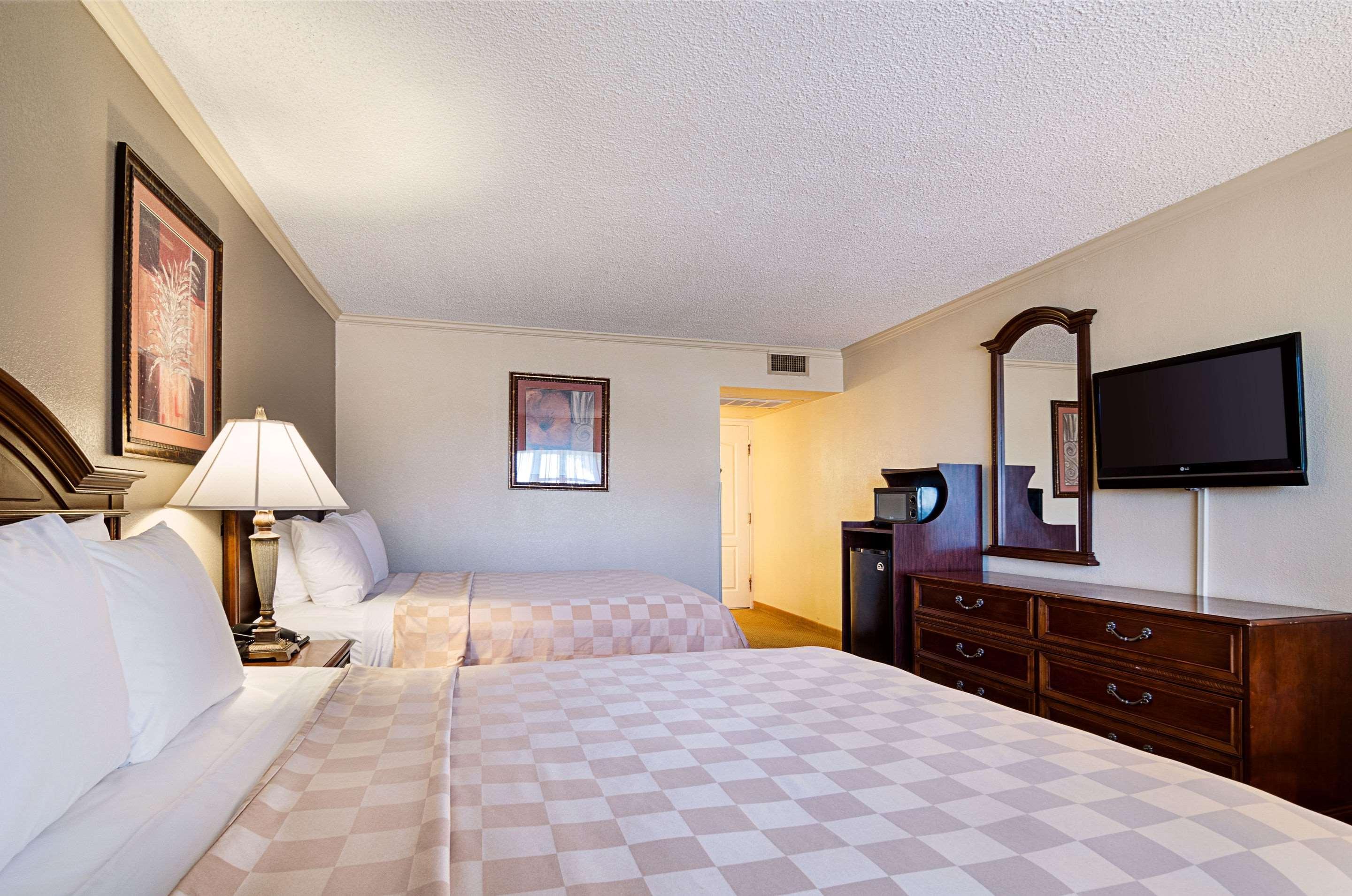 Clarion Inn Гардън Сити Екстериор снимка