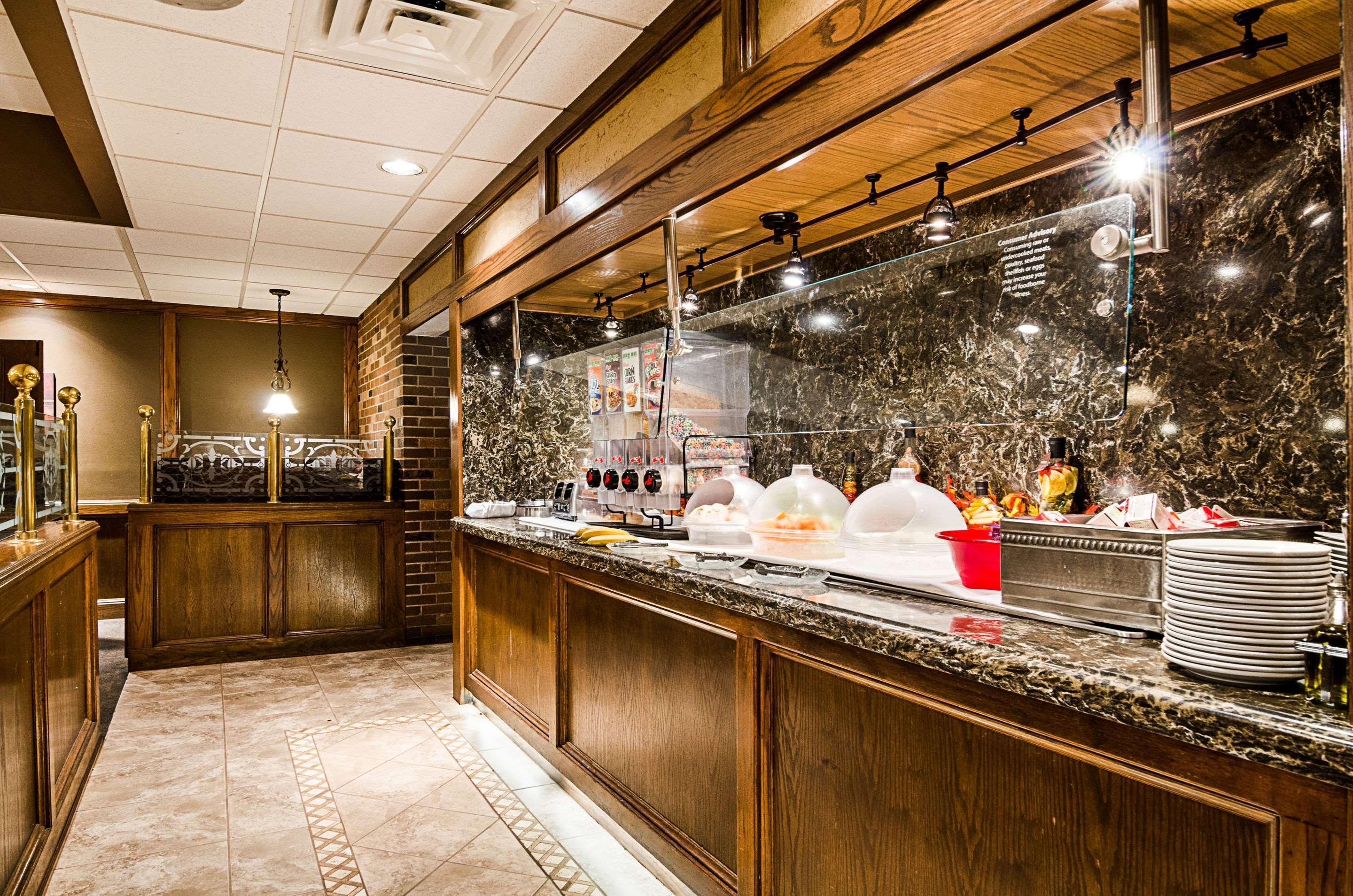 Clarion Inn Гардън Сити Екстериор снимка