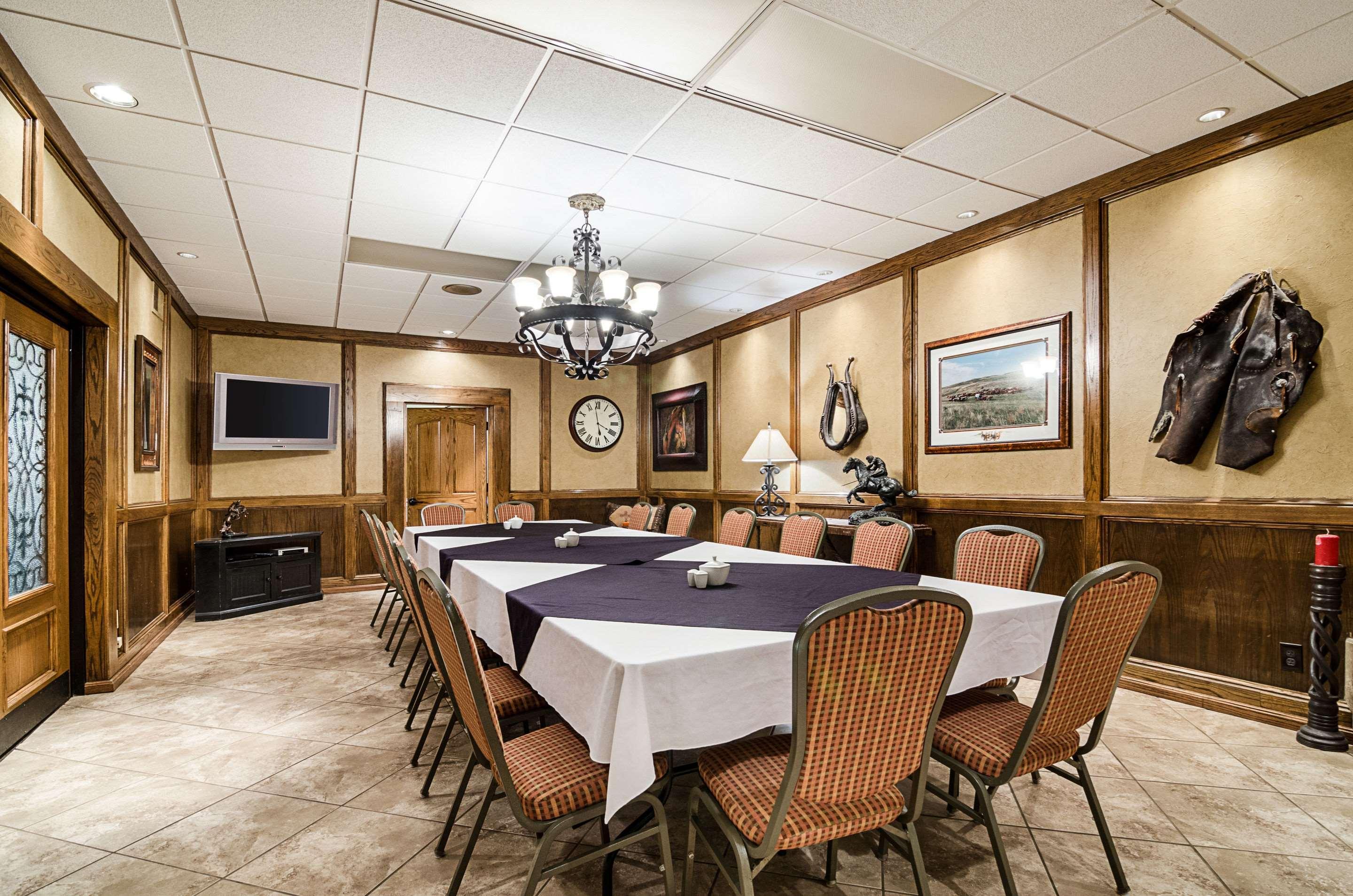 Clarion Inn Гардън Сити Екстериор снимка