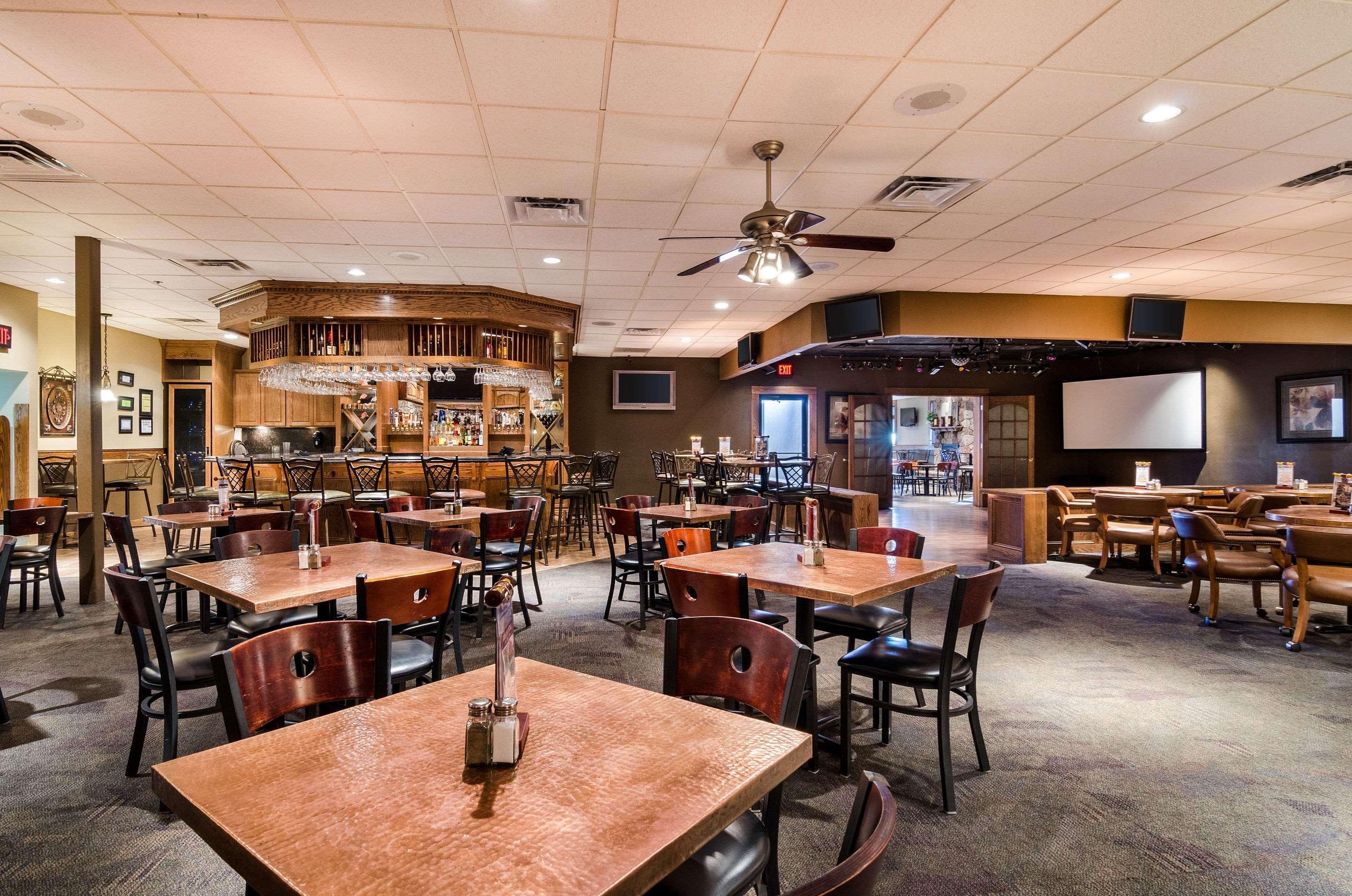 Clarion Inn Гардън Сити Екстериор снимка