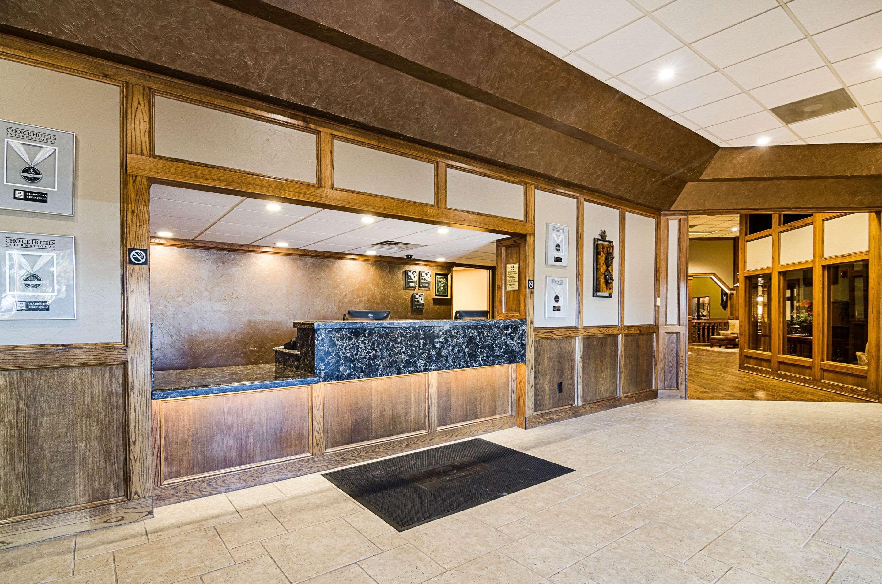 Clarion Inn Гардън Сити Екстериор снимка
